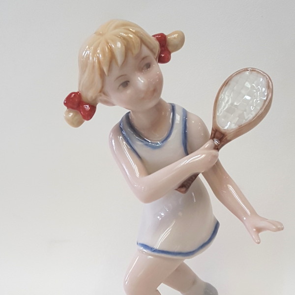 royal copenhagen, porcellana dipinta a mano