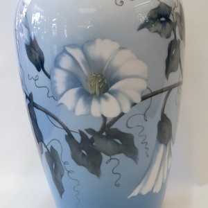 Vaso royal copenhagen , porcellana dipinta a mano