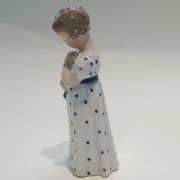 Mary con la bambola