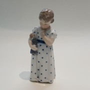 Mary con la bambola